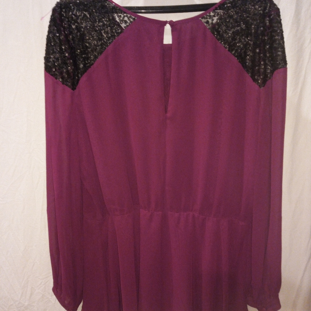 Biscu Biscu woman's plum blouse.. size 1x - Picture 2 of 4